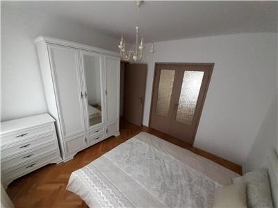 Inchiriere apartament 3 camere decomandate in Andrei Muresanu  zona Piata Engels, Cluj Napoca