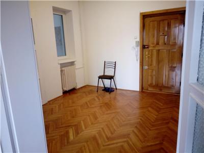 Apartament 4 camere in Centru, Garaj, strada Constanta
