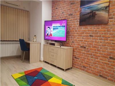 Inchiriere apartament 3 camere decomandate modern in Centru- Pta Unirii, Cluj Napoca