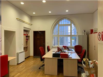 Vanzare birou 106 mp compus din 4 camere in Centru  str Motilor
